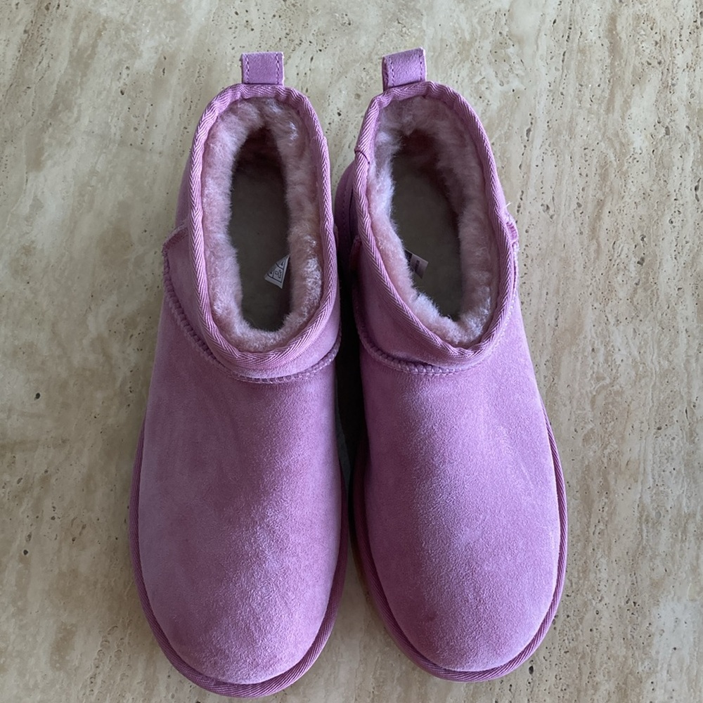[UGG] Classic Ultra Mini Shearling Booties | Dusty Orchid | 9